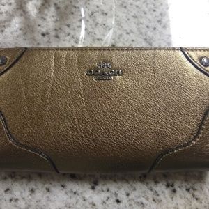 COACH Mickie Accordian Zip Wallet in Grain Leather